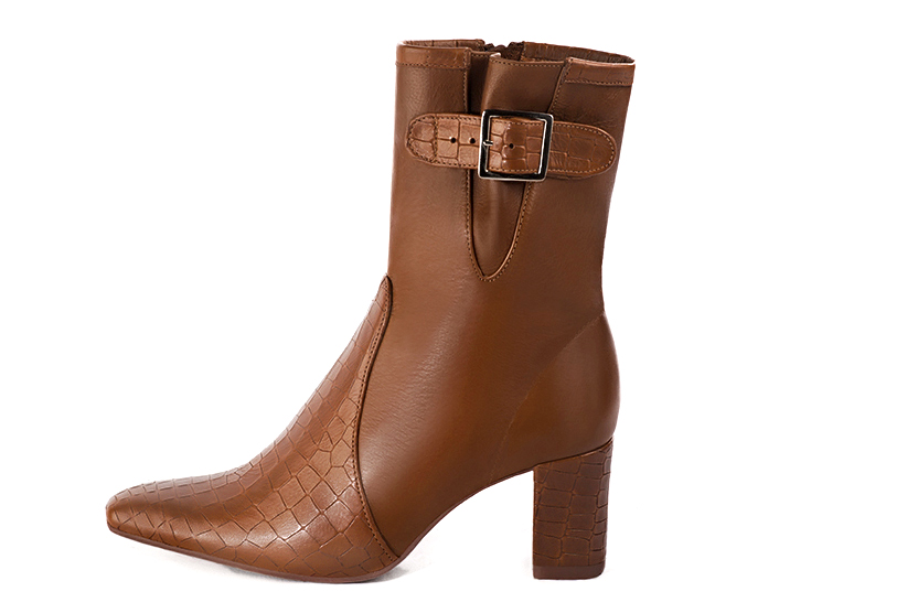 Caramel brown women's ankle boots with buckles on the sides. Square toe. Medium block heels. Profile view - Florence KOOIJMAN